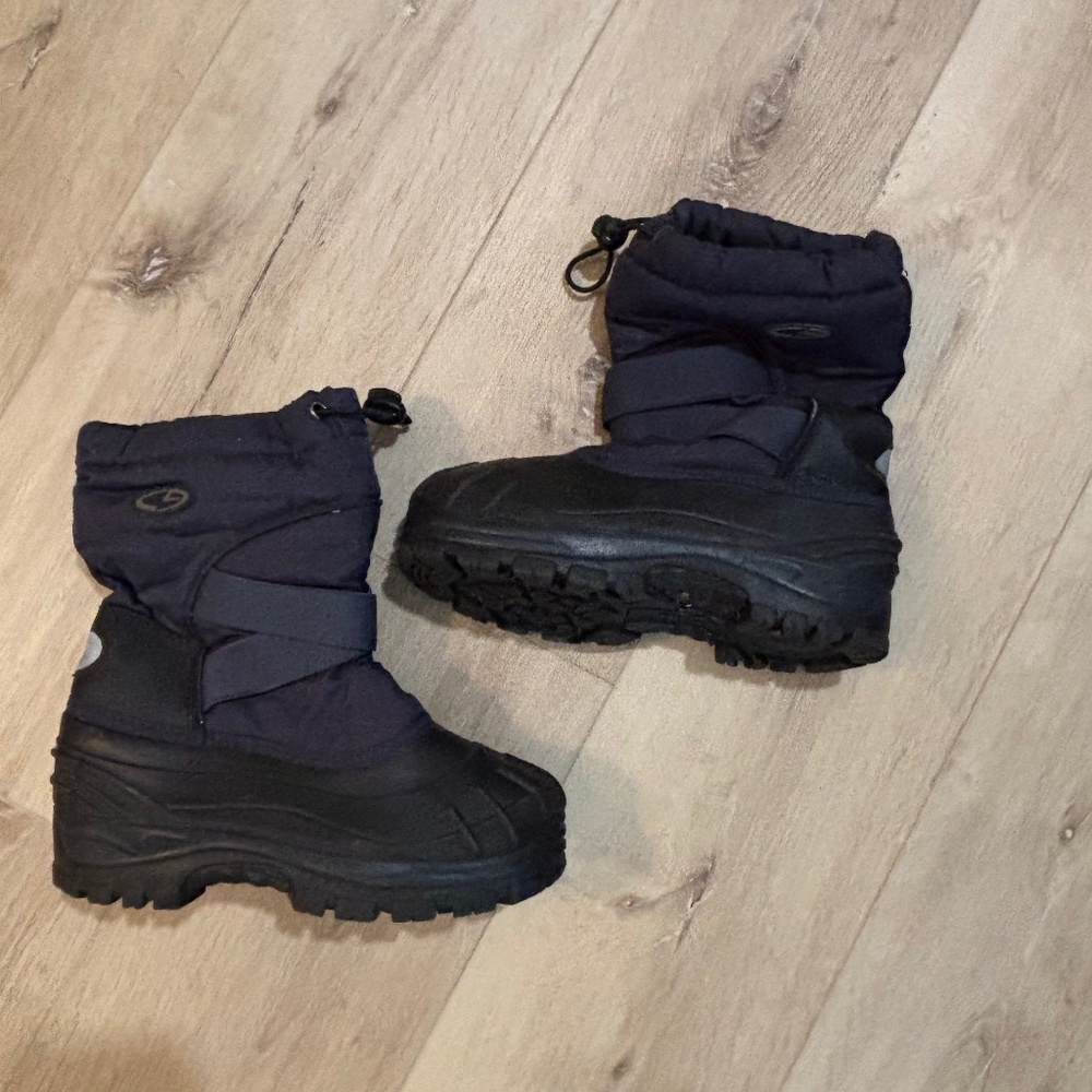 Kids snow rain boots size 3